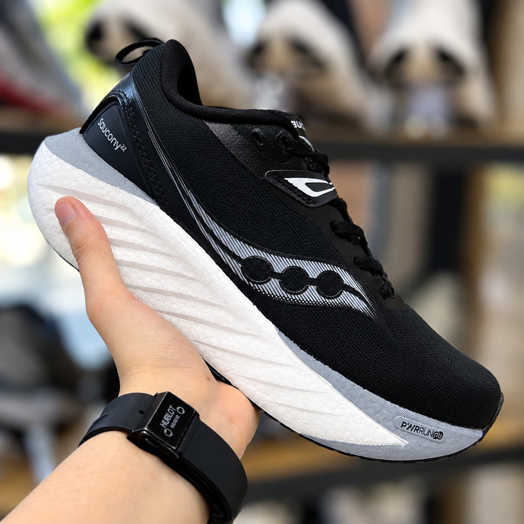 کتونی اسپرت مشکی برند saucony